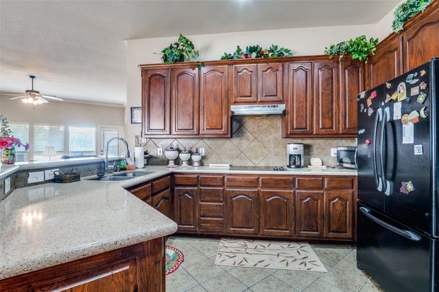 626 Saddlebrook, Desoto, TX 75115