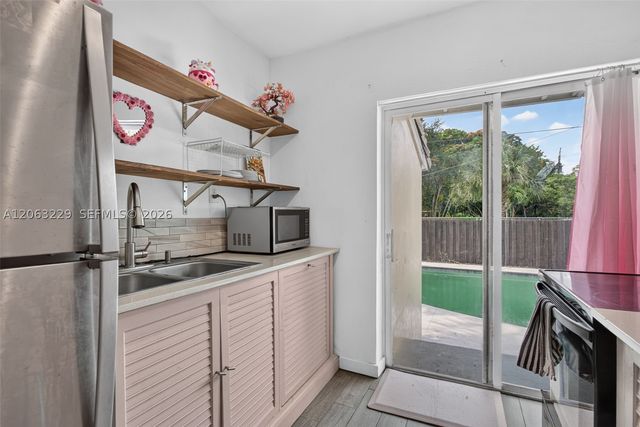 732 NW 18th St, Fort Lauderdale, FL 33311