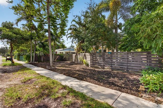 732 NW 18th St, Fort Lauderdale, FL 33311