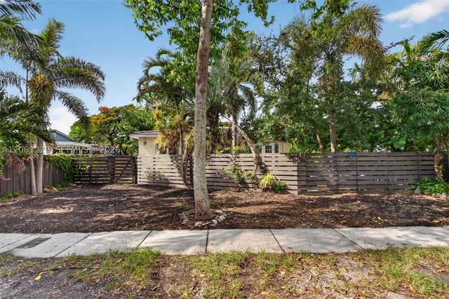 732 NW 18th St, Fort Lauderdale, FL 33311