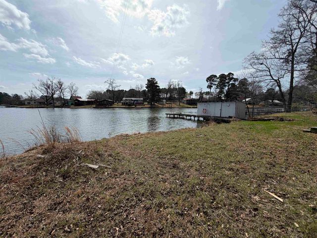 942 Omaha St, Omaha, TX 75571