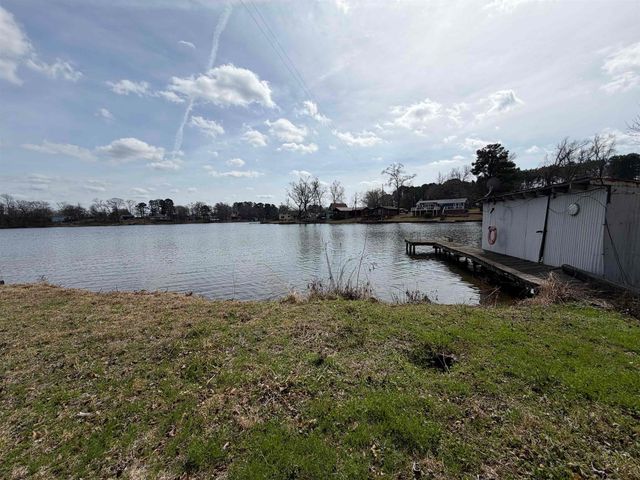 942 Omaha St, Omaha, TX 75571