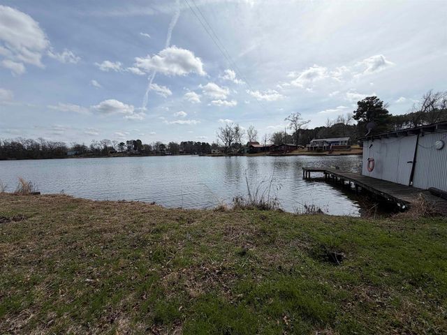 942 Omaha St, Omaha, TX 75571