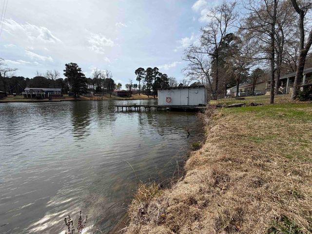 942 Omaha St, Omaha, TX 75571