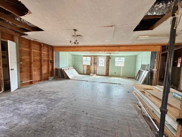 942 Omaha St, Omaha, TX 75571