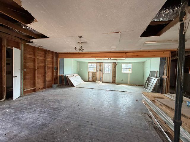 942 Omaha St, Omaha, TX 75571