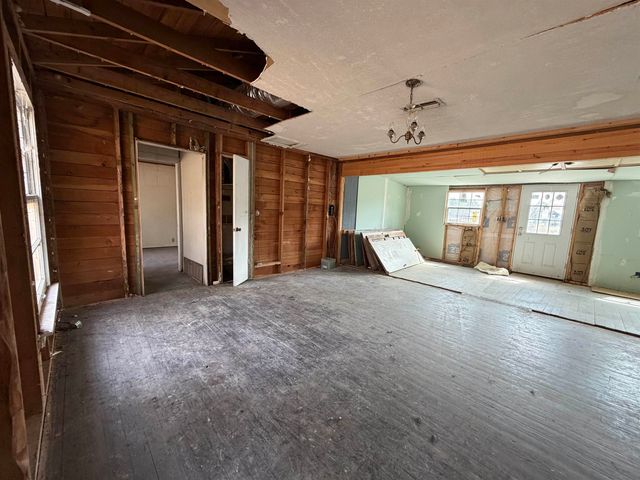 942 Omaha St, Omaha, TX 75571