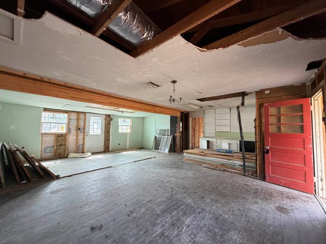 942 Omaha St, Omaha, TX 75571