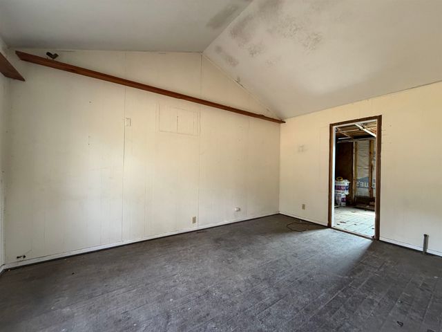 942 Omaha St, Omaha, TX 75571