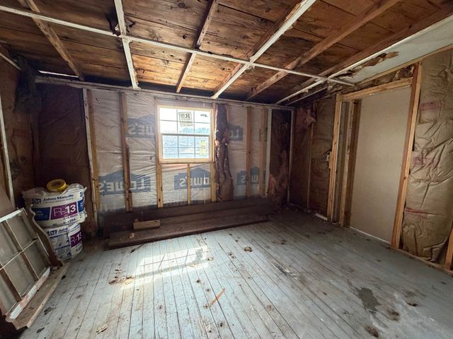 942 Omaha St, Omaha, TX 75571