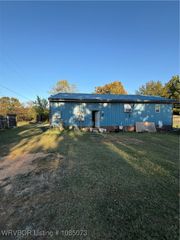 301 Choctaw Street, Arkoma, OK 74901