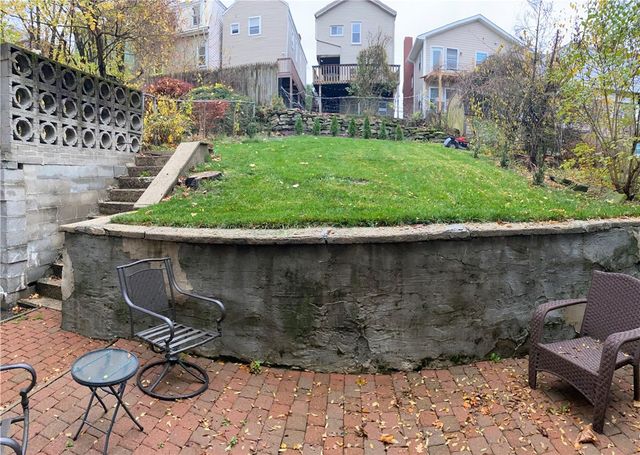 221 Ulysses St, Mt Washington, PA 15211