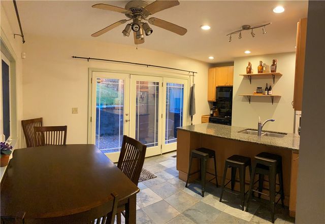 221 Ulysses St, Mt Washington, PA 15211