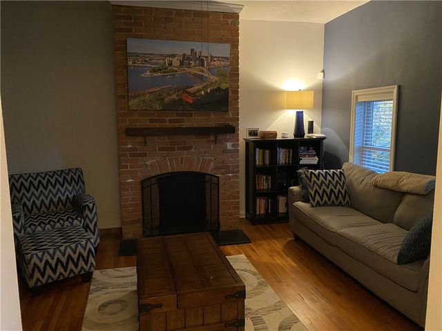 221 Ulysses St, Mt Washington, PA 15211