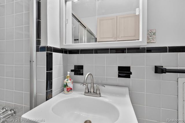 9924 Nathaline, Redford, MI 48239