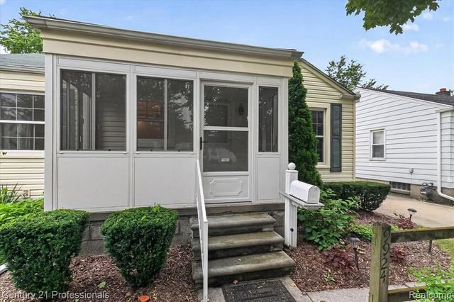 9924 Nathaline, Redford, MI 48239