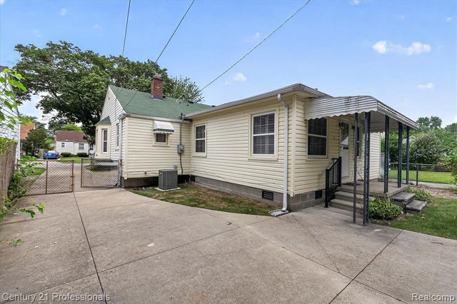 9924 Nathaline, Redford, MI 48239