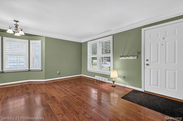 9924 Nathaline, Redford, MI 48239
