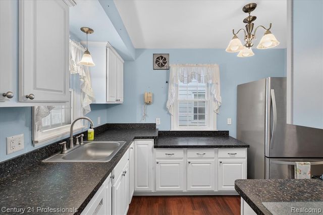 9924 Nathaline, Redford, MI 48239