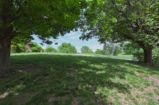 795 New Shackle Island Rd, Hendersonville, TN 37075