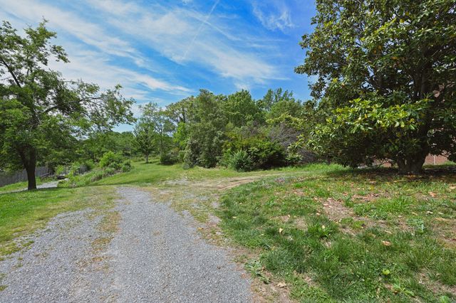 795 New Shackle Island Rd, Hendersonville, TN 37075