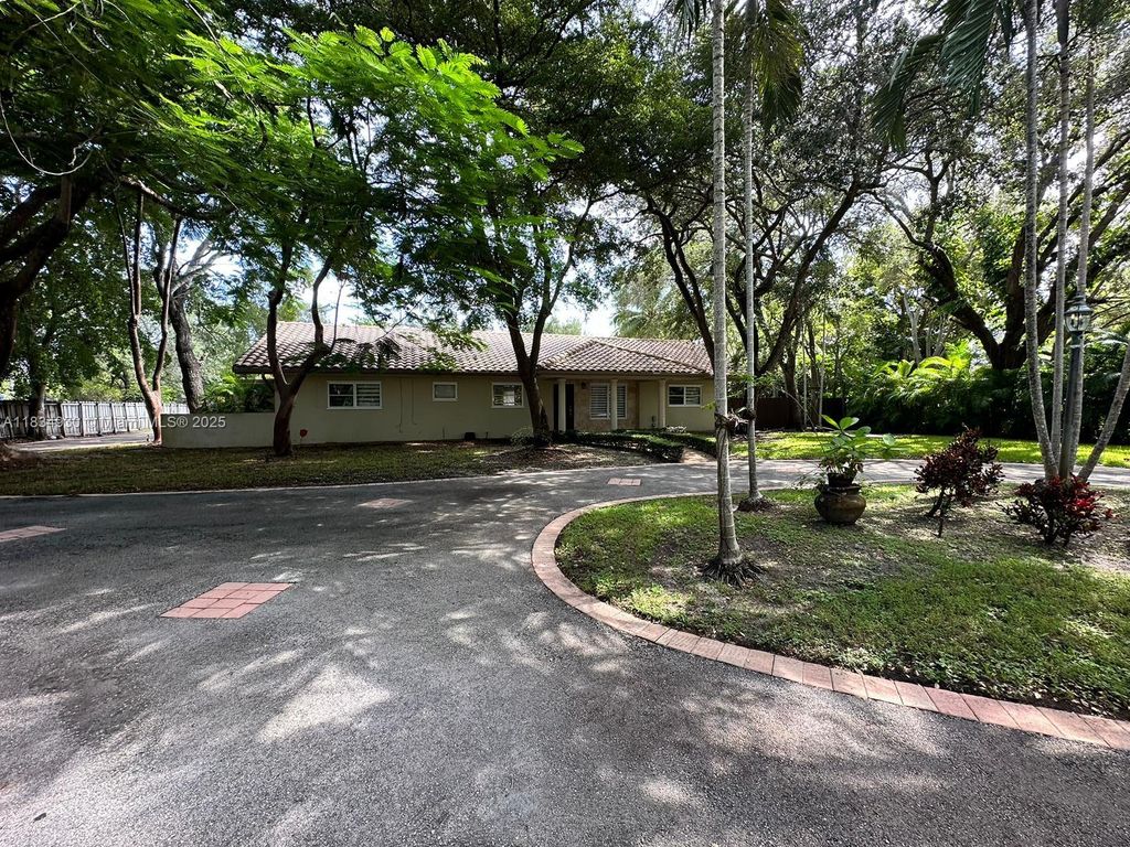 8755 SW 96th St, Miami, FL 33176