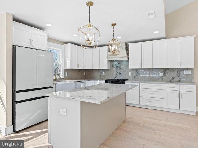 239 LOWER LANDING RD, Blackwood, NJ 08012