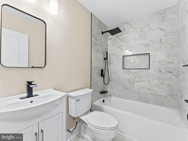 239 LOWER LANDING RD, Blackwood, NJ 08012