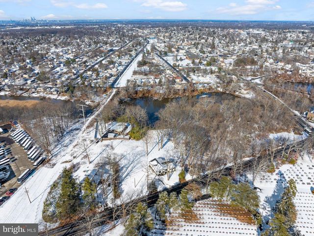 239 LOWER LANDING RD, Blackwood, NJ 08012