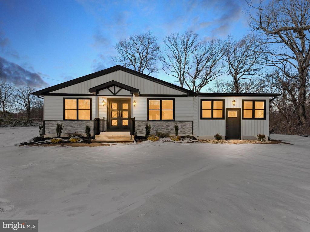 239 LOWER LANDING RD, Blackwood, NJ 08012