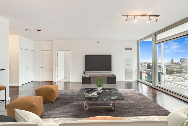 757 N Orleans Street 1203, Chicago, IL 60654