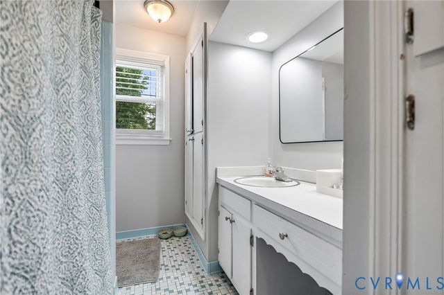 4221 Whitebirch Dr, Chester, VA 23831