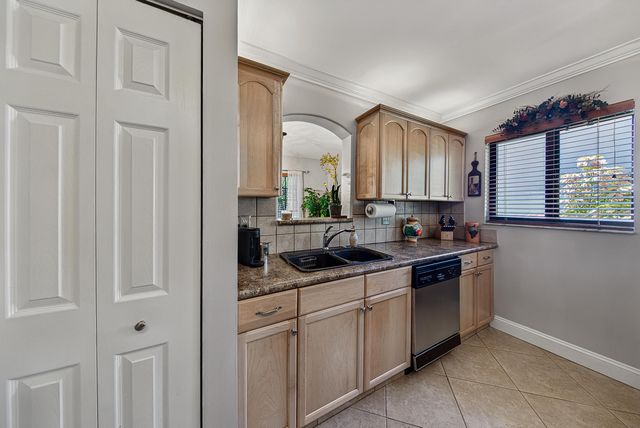 2130 NE 9th Avenue, Wilton Manors, FL 33305