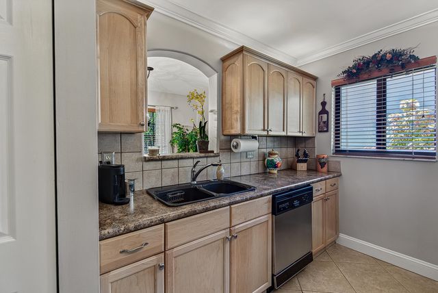2130 NE 9th Avenue, Wilton Manors, FL 33305