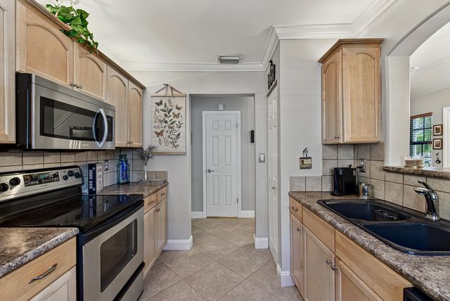 2130 NE 9th Avenue, Wilton Manors, FL 33305