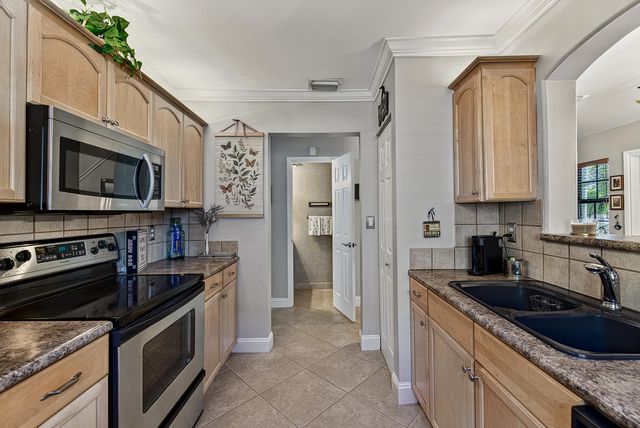 2130 NE 9th Avenue, Wilton Manors, FL 33305