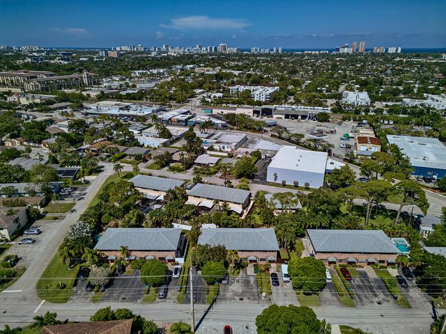 2130 NE 9th Avenue, Wilton Manors, FL 33305