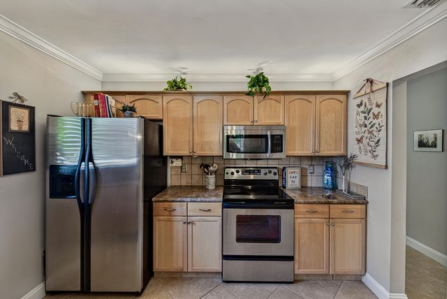 2130 NE 9th Avenue, Wilton Manors, FL 33305