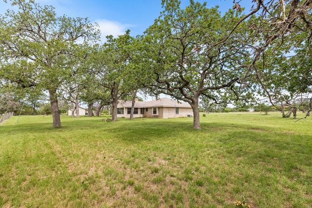 111 Deer Park Lane, Center Point, TX 78010
