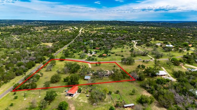 111 Deer Park Lane, Center Point, TX 78010