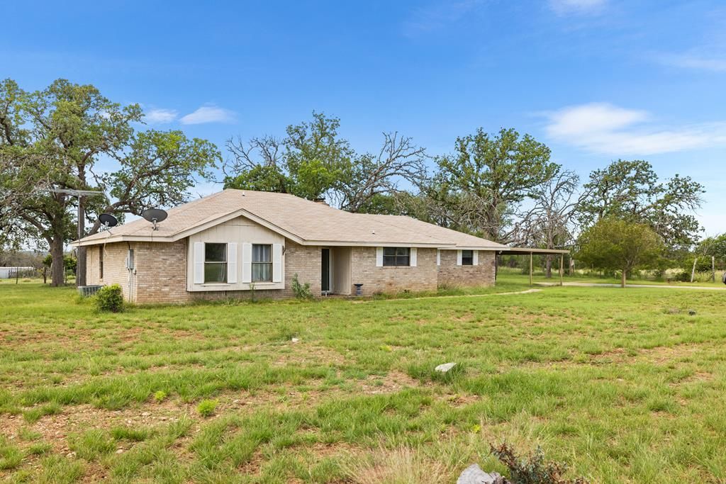 111 Deer Park Lane, Center Point, TX 78010