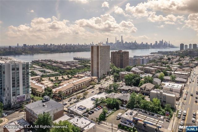 300 Gorge Road 1, Cliffside Park, NJ 07010