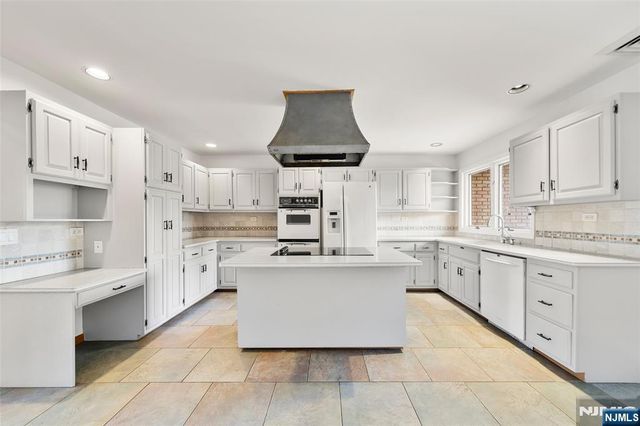 300 Gorge Road 1, Cliffside Park, NJ 07010
