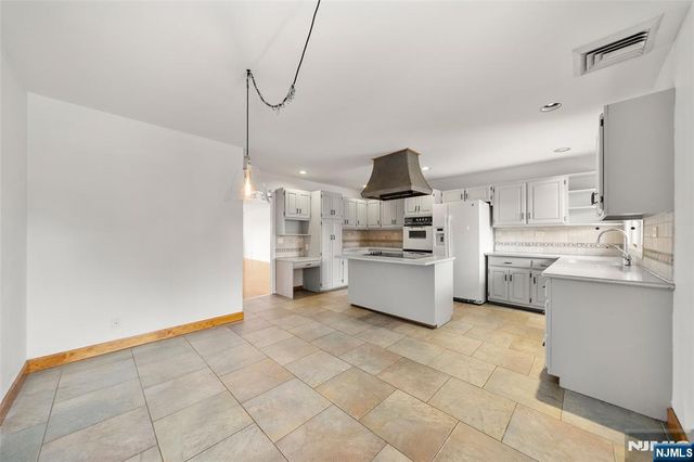 300 Gorge Road 1, Cliffside Park, NJ 07010