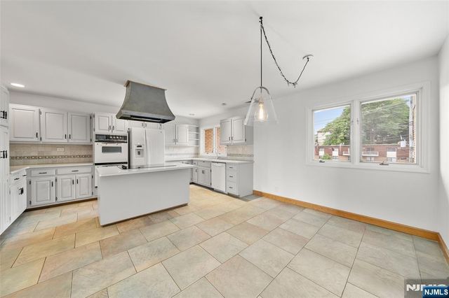 300 Gorge Road 1, Cliffside Park, NJ 07010