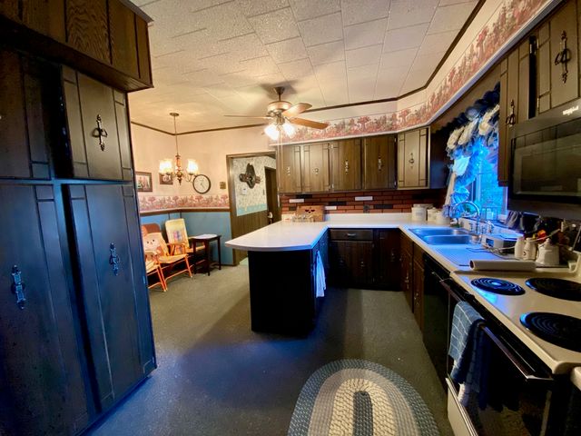 10032 St Hwy 149, West Frankfort, IL 62896