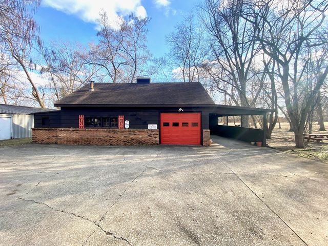 10032 St Hwy 149, West Frankfort, IL 62896