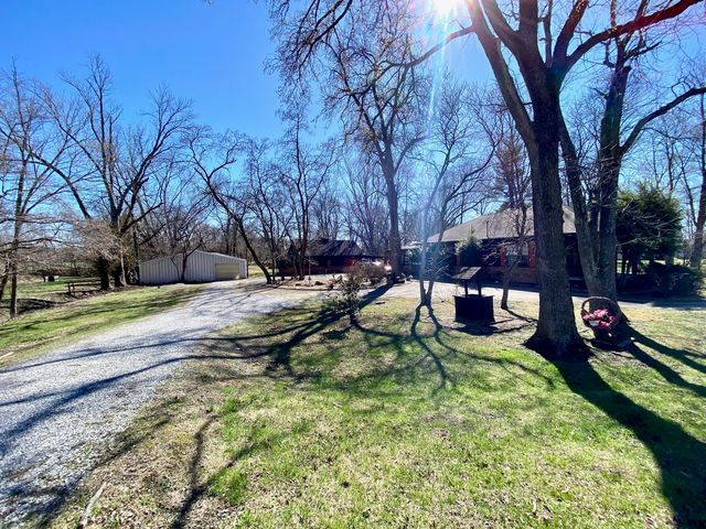 10032 St Hwy 149, West Frankfort, IL 62896