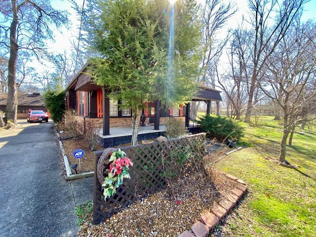 10032 St Hwy 149, West Frankfort, IL 62896