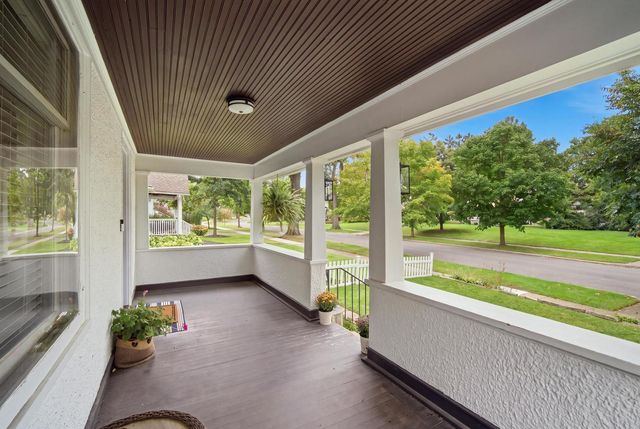 1060 Griffith Road, Lake Forest, IL 60045